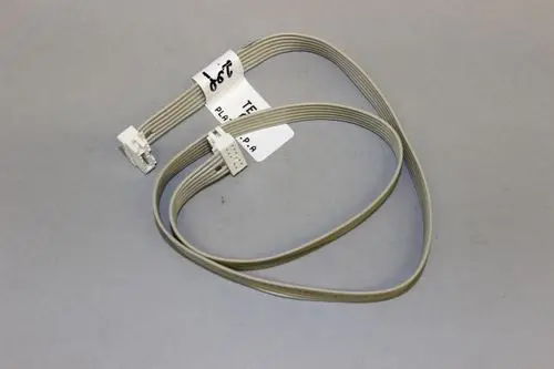 Brötje Kabel mit zwei Steckverbindern, bestehend aus mehreren Leitungen zur Verbindung von Komponenten. Farblich beiges Kabel mit beschrifteten Anschlüssen.