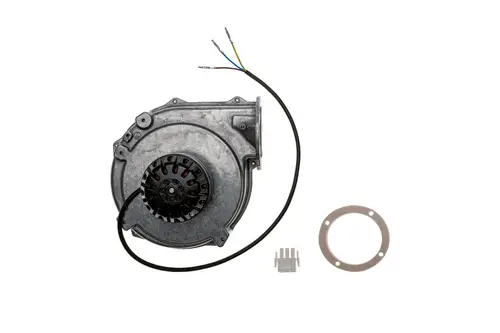 Radialgebläse von Brötje mit einem Metallgehäuse und Kabelanschlüssen. Neben dem Gebläse sind ein Montageflansch und ein elektrischer Stecker abgebildet.