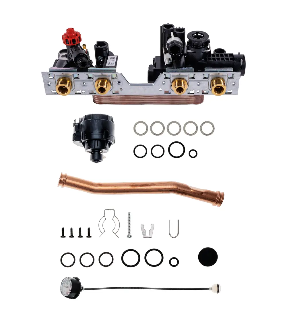 Brötje Hydraulikblock mit mehreren Anschlüssen, Verbindungsteilen, darunter Kupferrohr, O-Ringe, Schrauben und Druckmesser, angeordnet auf hellem Hintergrund.