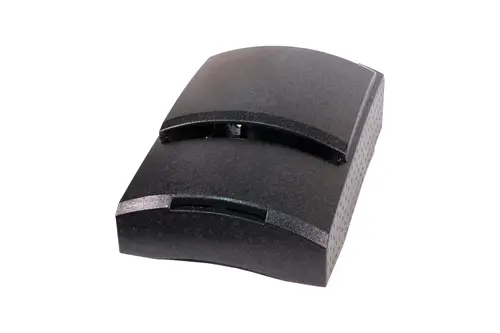 Schwarze Isolierschale von Brötje, mit zwei Öffnungen an der Oberseite, flacher Form und strukturiertem Finish. Ideal für Isolierung und Wärmehaltung.