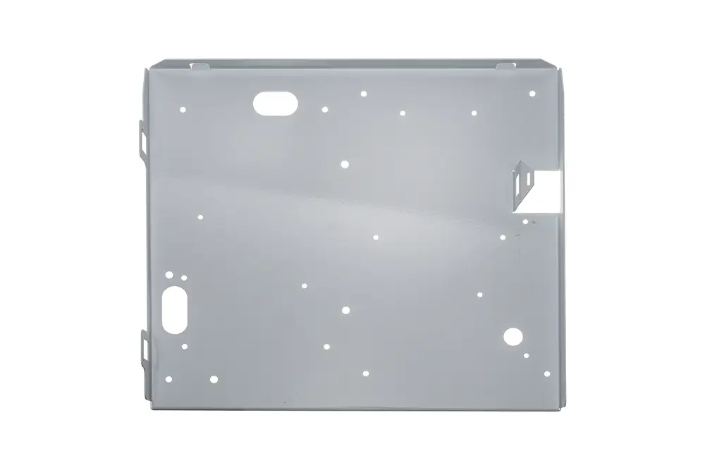 Metallplatte mit Löchern und Ausschnitten, möglicherweise für eine Regelungsbox von Brötje. Die Oberfläche ist grau lackiert.