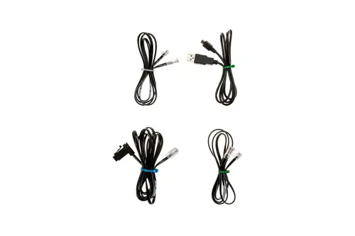 Zwei Sätze von Kabeln, die in schwarzem Material gehalten sind. Oben USB- und Netzwerkkabel, darunter weitere Netzwerkkabel und ein Anschlussstecker. Markenname "Brötje" nicht direkt sichtbar.