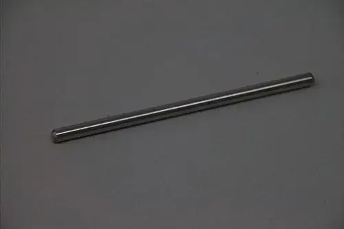 Brötje Metallstift in gerader Form, metallisch glänzend, auf einer neutralen Oberfläche liegend.