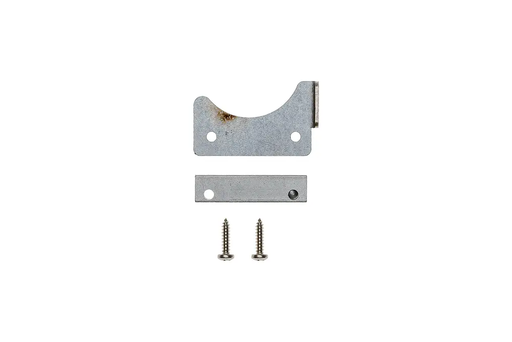 Brötje Halteblech aus Metall, bestehend aus zwei Blechen und zwei Schrauben, zur Montage im Wärmetauscher der Luftkammer.