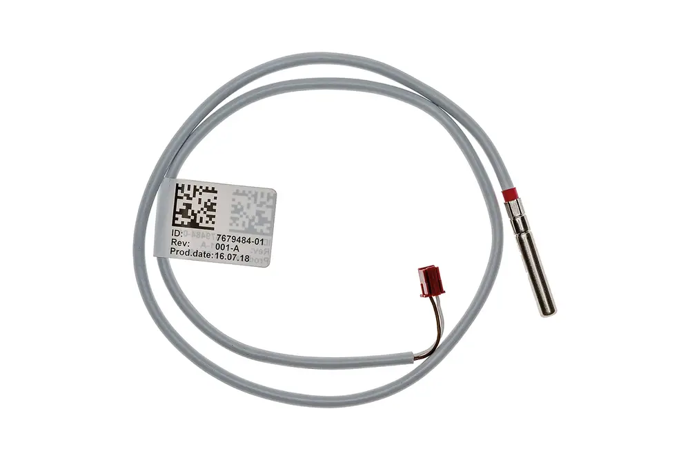 Rohrleitungsfühler von Brötje mit einem dünnen Kabel und einem metallischen Sensorende. An einer Seite befindet sich ein kleiner Stecker mit Kabel.