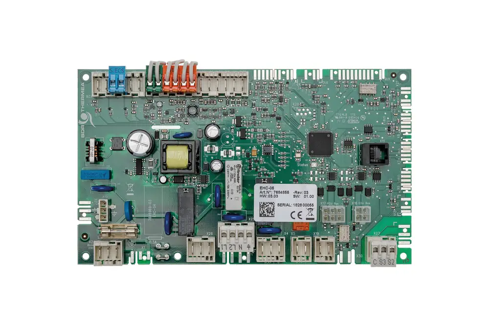 Grüne Hauptplatine von Brötje mit verschiedenen Anschlüssen, Kondensatoren und elektronischen Komponenten auf der Oberfläche.
