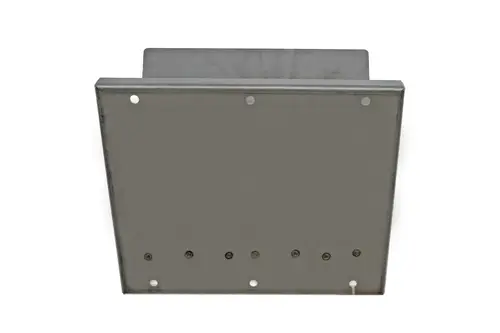 Reinigungsdeckel aus Metall mit mehreren Bohrlöchern und Schrauben, möglicherweise für Geräte von Brötje, auf weißem Hintergrund.