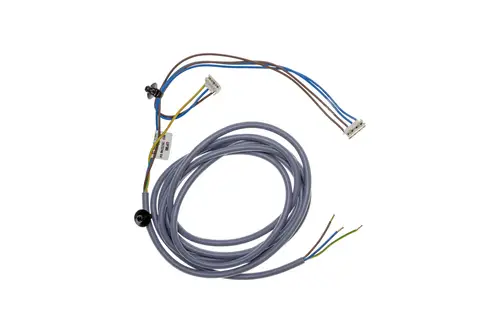 Netzleitung von Brötje mit mehreren bunten Drähten, einem Stecker und einer Anschlussbuchse. Konzipiert für die Stromversorgung von elektronischen Geräten.