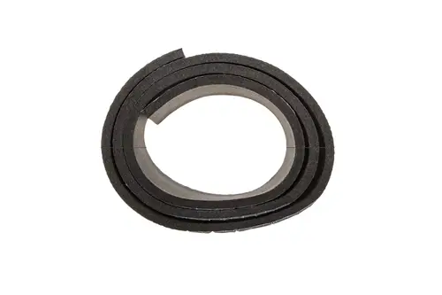 Schwarze Dichtungsmanschette von Brötje, aufgerollt, aus flexiblem Material, geeignet für verschiedene Anwendungen im Heizungsbereich.