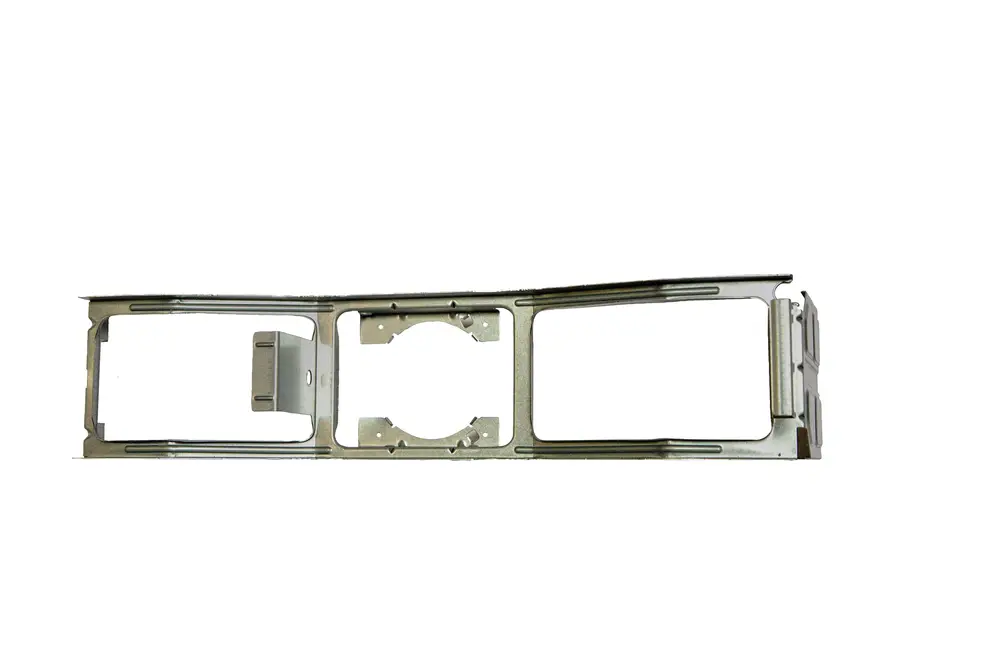 Halter aus Metall für einen Gebläsemotor, verwendet in Heizsystemen, mit der Marke Brötje. Der Halter hat zwei Aussparungen für die Montage.