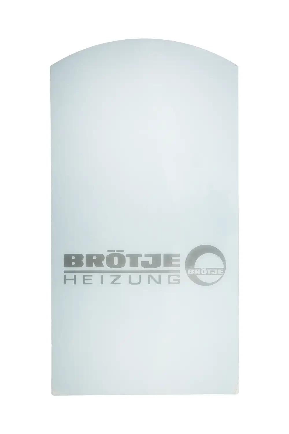 Brötje-Heizungsblende mit einer glatten, ovalen Oberkante und dem Brötje-Logo in der unteren Mitte. Die Oberfläche ist hell und besitzt eine klare, dezente Gestaltung.