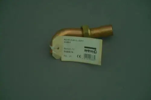 Kupferrohr mit gebogenem Ende und einer Befestigung, möglicherweise für Brötje-Zündgebläse, präsentiert auf neutralem Hintergrund.
