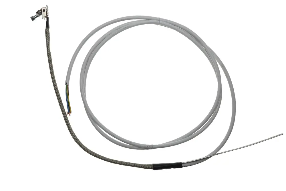 Brötje Heizband mit einem Kabelstrang, ein Ende mit Anschluss und das andere Ende als flexibles Leichtmetall. Kabel liegt in einer lockeren Schleife.