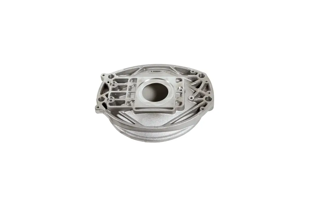 Brötje Brennerraumtür aus Metall mit mittigem Öffnungsbereich, versehen mit mehreren Befestigungslöchern und strukturierten Oberflächen.