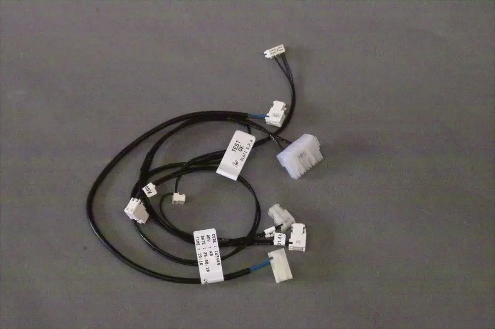 Brötje Kabelbaum mit mehreren Steckverbindern und Kabelsträngen, zur elektrischen Verbindung innerhalb eines Gerätes.