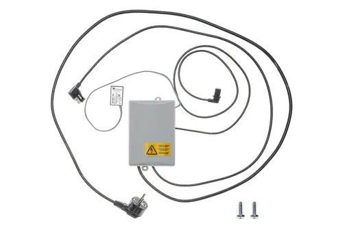Brötje Elektrobox mit grauem Gehäuse, mehreren Kabeln und Steckverbindungen, inklusive zwei Schrauben. Hauptkomponenten sind klar erkennbar und strukturiert angeordnet.