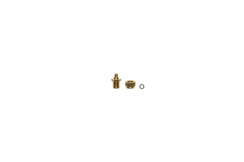 Brass pieces von Brötje, bestehend aus einer Befestigungsschraube, einem Adapter und einer Unterlegscheibe, auf schwarzem Hintergrund.