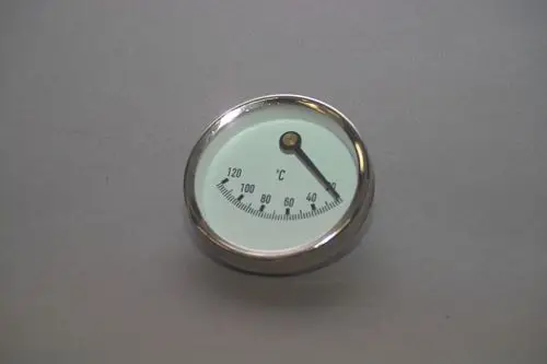 Brötje Thermometer mit analoger Anzeige, Skala von 0 bis 120 °C, runde Form mit silbernem Rahmen und weißem Zifferblatt. Zeigerbewegung auf Temperaturskala.