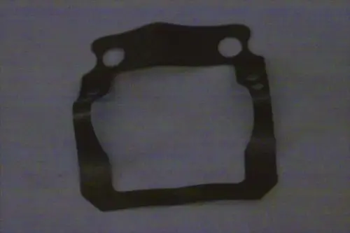 Metall-Dichtung von Brötje, in rechteckiger Form mit zwei Öffnungen. Das Produkt bietet eine stabilisierende Abdichtung für technische Anwendungen.