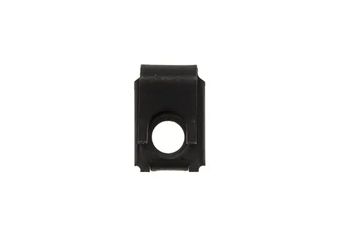 Schwarzes metallisches Bauteil mit rundem Loch in der Mitte, typisch für eine Anwendung im Heizungsbau, möglicherweise als Käfigmutter von Brötje.