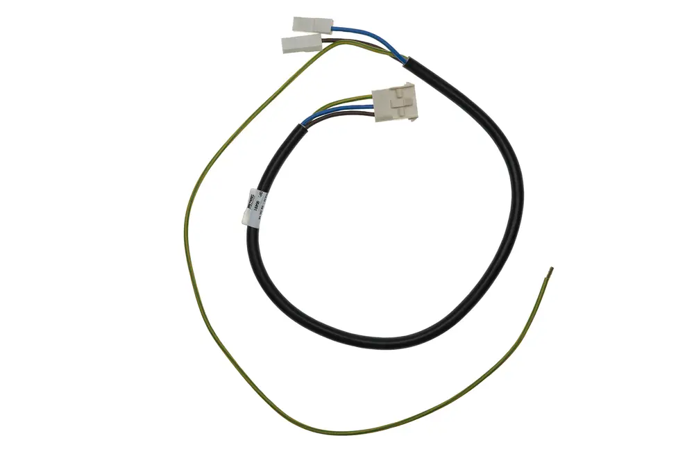 Schwarzes Kabel mit mehreren Anschlusssteckern und einem getrennten grünen Draht, geeignet für Anwendungen von Brötje.