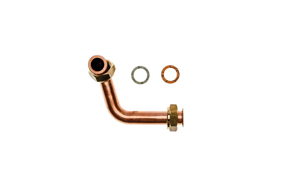 Rohrstück aus Kupfer mit einer L-Form, einer Verschraubung und zwei Dichtungen. Geeignet für Heizungs- oder Sanitärinstallationen, möglicherweise von Brötje.