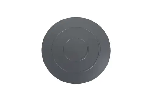Grauer, runder Verkleidungsdeckel von Brötje mit konzentrischen Ringen auf der Oberfläche. Das Produkt ist flach und hat eine einheitliche Farbe.