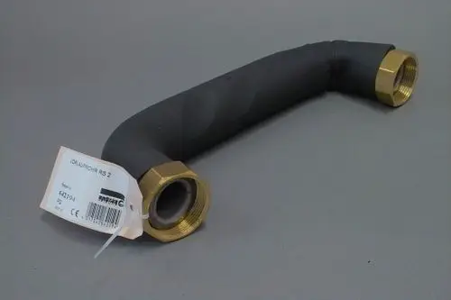 Vorlaufrohr mit einem gebogenen Design und zwei Messinganschlüssen, gekennzeichnet mit einem Etikett und der Marke Brötje.