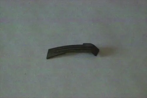 Schwarzes Luftleitblech mit leicht gebogener Form, geeignet für die Luftverteilung, möglicherweise von der Marke Brötje. Auf hellen Hintergrund platziert.
