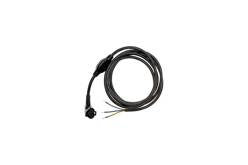 Netzleitung von Brötje mit einem Stecker und mehreren Adern in verschiedenen Farben. Kabel ist schnörkellos verlegt und hat eine runde Form.