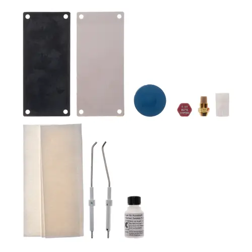 Wartungsset von Brötje mit verschiedenen Komponenten, darunter Platten, Dichtungen, ein Saugnapf, Anschlüsse und ein Behälter mit Flüssigkeit.