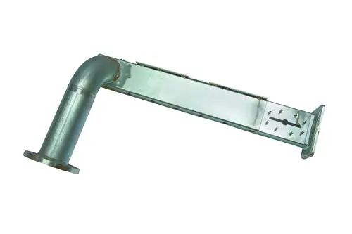 Brötje Vorlaufverteiler mit gebogenem Rohr und rechteckigem Montageflansch, zur Verteilung von Heizungswasser in Heizsystemen.