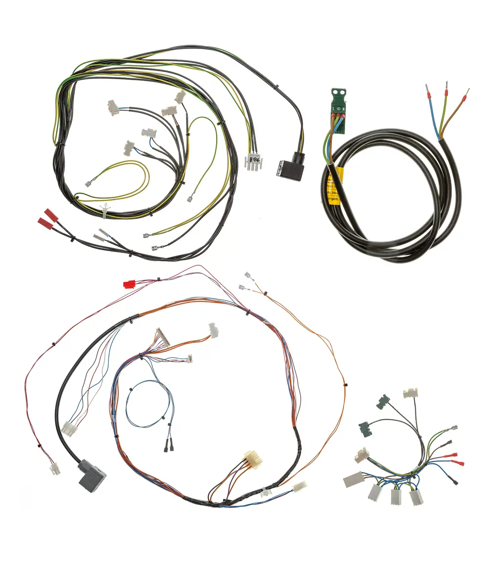 Kabelbaum von Brötje mit mehreren Drähten und Anschlüssen, angeordnet in verschiedenen Konfigurationen, geeignet für elektrische Verbindung und Stromversorgung.