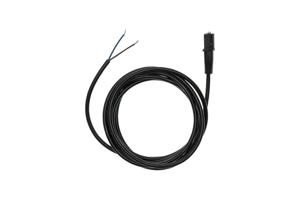 Brötje Pumpenkabel mit einem schwarzen Anschlussstecker und zwei freiliegenden Drähten in Blau und Braun, in einer aufgerollten Form präsentiert.