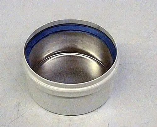 Metallischer Behälter mit rundem, glattem Innenboden und blauer Dichtung, möglicherweise Teil eines Brötje-Produkts.