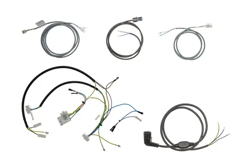 Kabelbaum von Brötje mit mehreren Leitungen und Steckverbindungen, erkennbar durch verschiedene Farbcodierungen und Anschlüsse für elektrische Anwendungen.