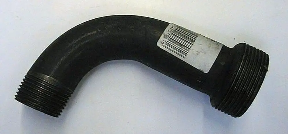Brötje Rücklaufrohr mit gekrümmter Form und gewindeartigem Anschluss an beiden Enden. Schwarz, aus robustem Material gefertigt.
