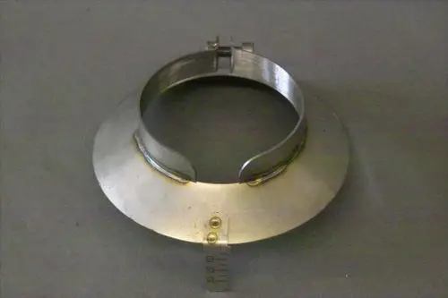 Metallischer Einstellring für die Rezirkulation, gefertigt von Brötje, mit einer runden Öffnung auf der Oberseite und einem breiten, flachen Rand.