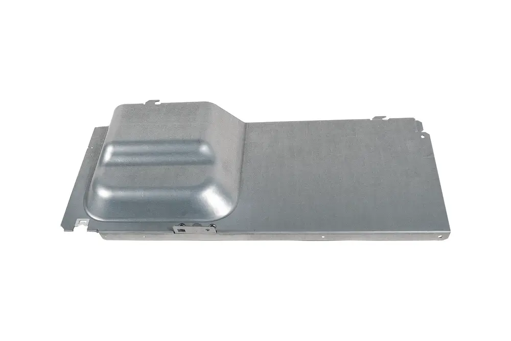 Metallplatte mit erhabener Fläche und seitlichen Befestigungen, geeignet für Brötje Heizsysteme, zur Verwendung in der Heiztechnik.