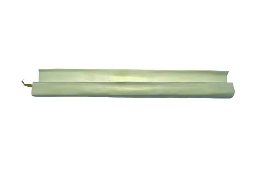 Brötje-Folienmantel in gebogener Form, mit einer glatten Oberfläche und zwei Enden, die leicht geöffnet sind. Das Produkt ist neutral gehalten und hat eine farblich einheitliche Gestaltung.