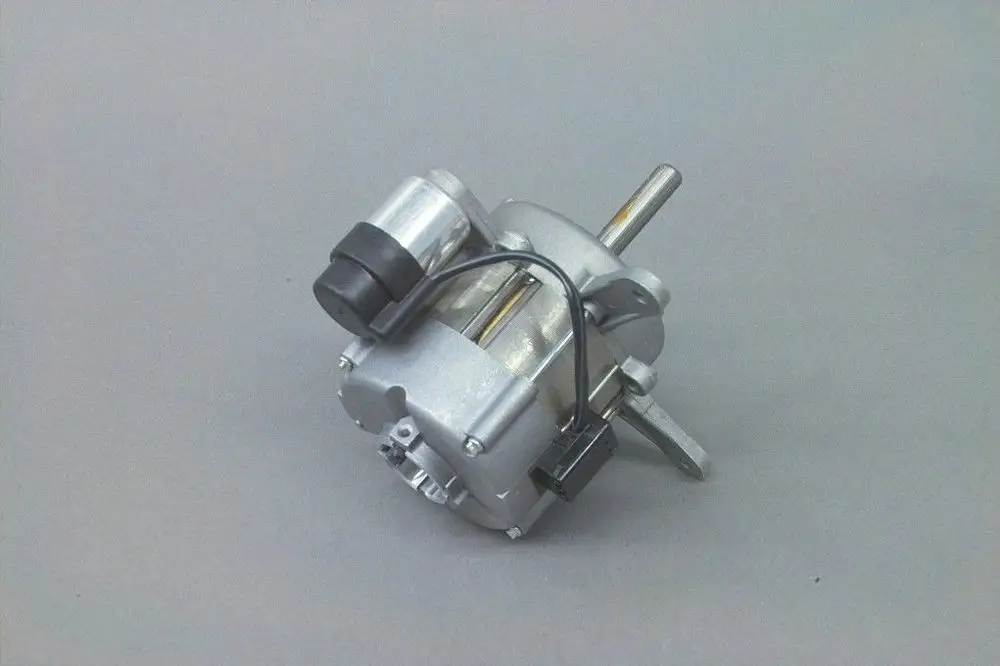 Brötje Brennermotor in metallischer Ausführung mit elektrischen Anschlüssen, montiert auf einem zusätzlichen Halter. Kompakte Bauweise, geeignet für verschiedene Heizsysteme.