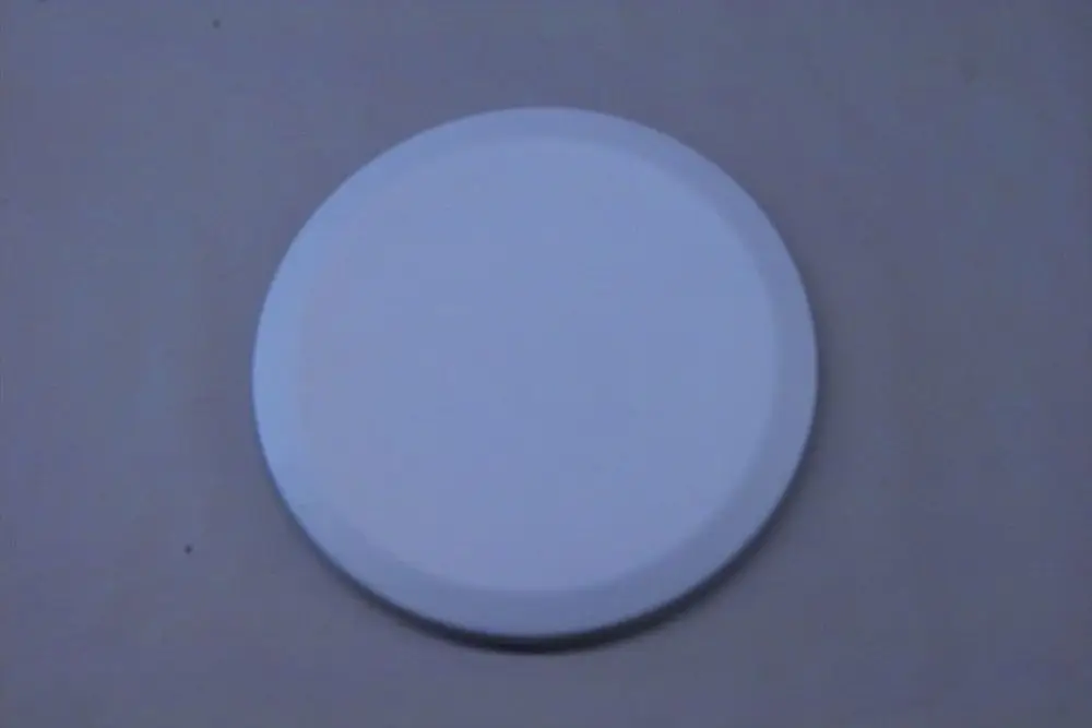 Weißer runder Deckel von Brötje auf neutralem Hintergrund, ohne sichtbare Markierungen oder Details.