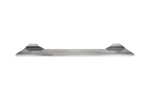 Metallisches Bauteil mit flacher Oberfläche und seitlichen Erhöhungen. Möglicherweise Bestandteil eines Heizsystems von Brötje.