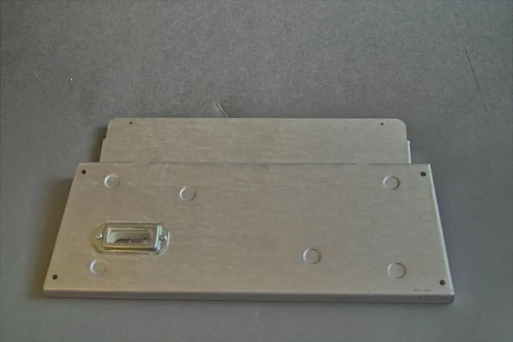 Aluminiumdeckel für eine Brennkammer, mit einer Metallschlaufe an der Vorderseite. Klarer Verweis auf die Nutzung in Brötje Heizsystemen.