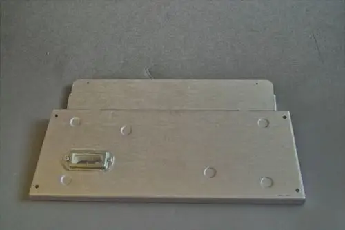 Aluminiumdeckel für eine Brennkammer, mit einer Metallschlaufe an der Vorderseite. Klarer Verweis auf die Nutzung in Brötje Heizsystemen.