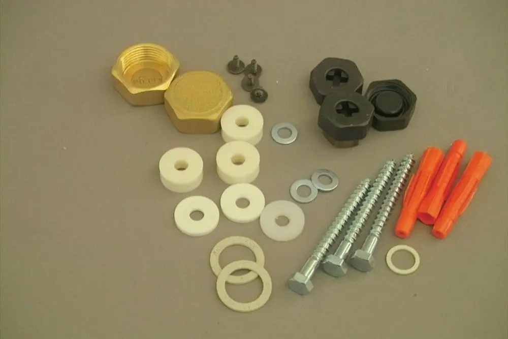 Zubehörset von Brötje mit verschiedenen Metallschrauben, Unterlegscheiben, Kunststoffdichtungen und Dübel für Installationen.