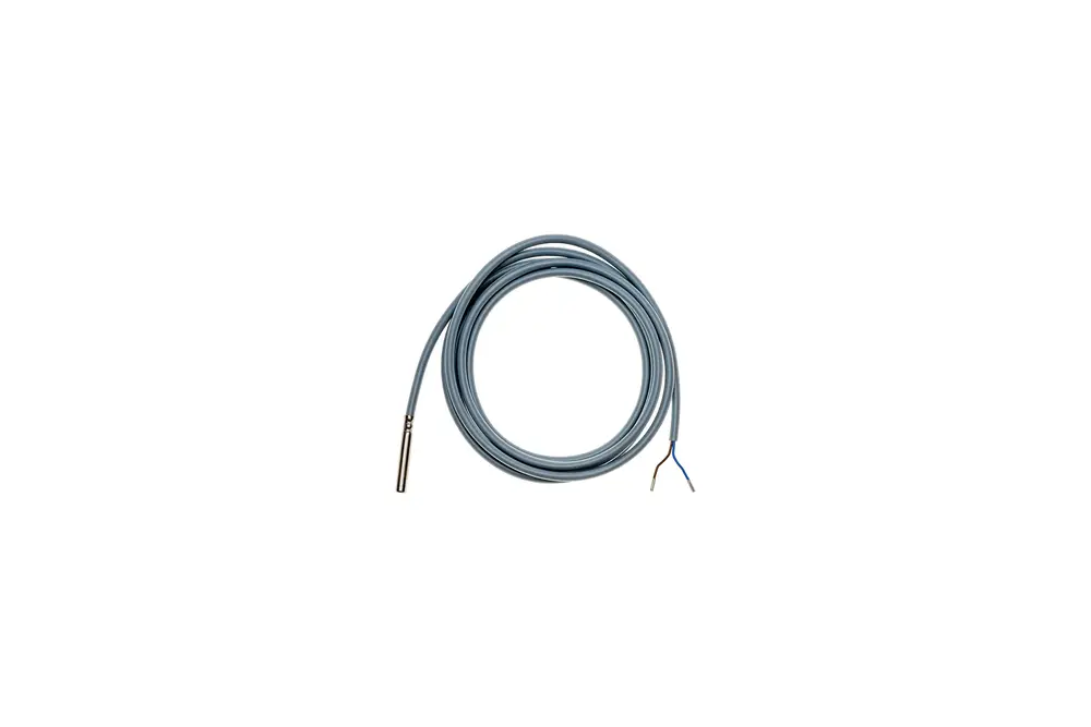 Temperaturfühler mit einem langen Kabel und offenen Drähten; der Fühler hat einen metallenen Sensor am Ende. Geeignet für die Installation in Brötje-Systemen.