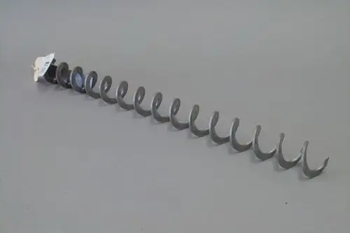 Brötje Wirbulator mit spiralformigem Design, aus Metall, für die Installation in Heizungsanlagen. Lange, gewundene Struktur zur Luftzirkulation in Rohren.