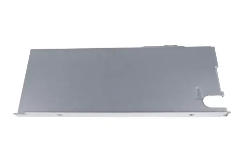 Silberne Metallplatte mit Ausschnitten und Befestigungslöchern, mögliches Bauteil von Brötje, dient wahrscheinlich als Teil einer Heizungs- oder Regelungstechnik.