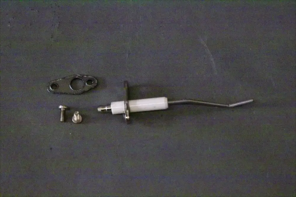 Ein Brötje-Ionisationselektrode mit einem weißen Zylinder und einem gebogenen Metallarm, begleitet von zwei Schrauben und einer Metallplatte.